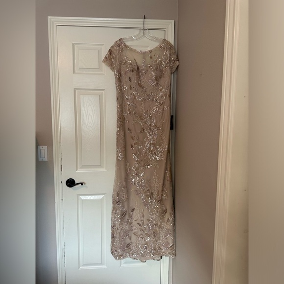 La Femme 30841SC Mother of the Bride Dress Champagne size 10 - Picture 9 of 14